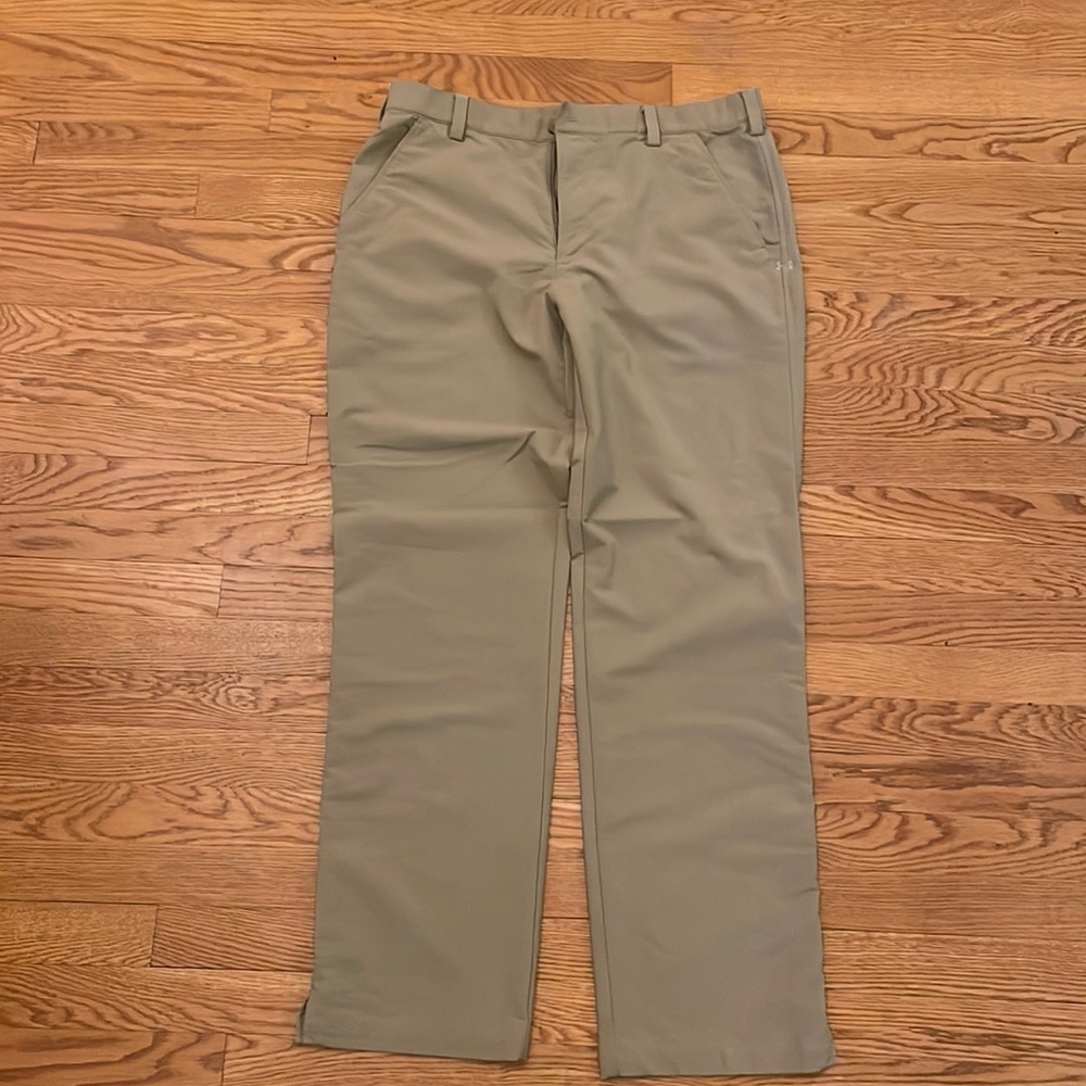 Mens Under Armour 34/32 Khaki Golf Pants